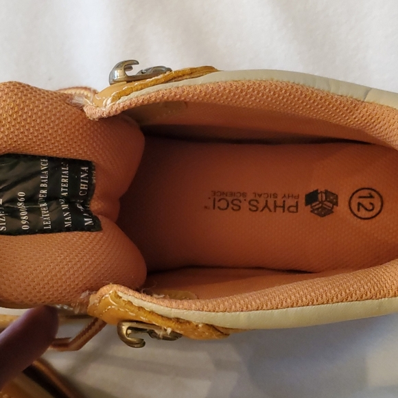 PHYS. SCI   SIZE 12 boots - Picture 4 of 7